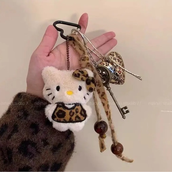 Giveaway Pendants - Picture 1 of 1